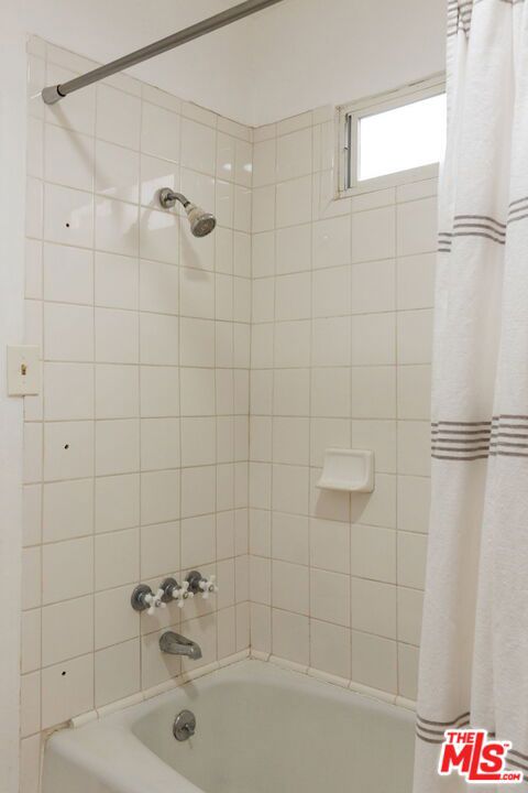 5616 Tehama Street, Los Angeles CA: https://media.crmls.org/mediaz/6ceed3b3-6026-4a72-bd9d-04883e2e511c.jpg