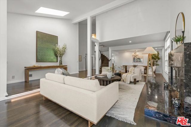 10411 Windtree Drive, Bel Air CA: https://media.crmls.org/mediaz/6ceef299-df67-4c0a-b2a0-95efee9c61ed.jpg