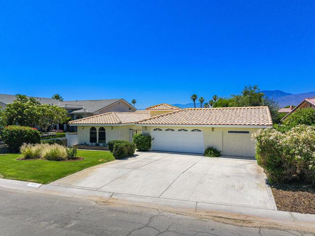 79835 Horseshoe Road, La Quinta CA: https://media.crmls.org/mediaz/6cef9a49-d938-4aa5-97b3-2ec4ef6f57ad.jpg
