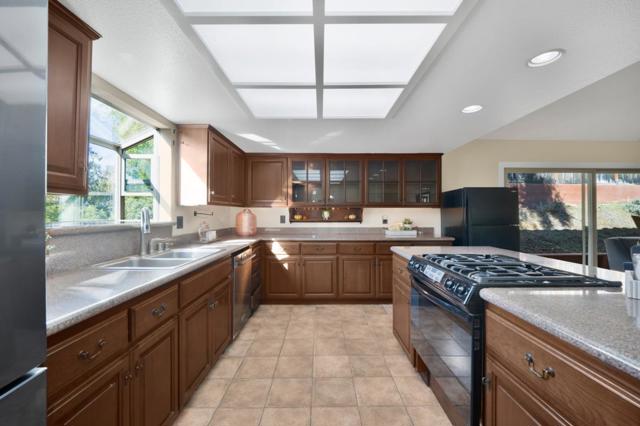 16715 Cerro Vista Drive, Morgan Hill CA: https://media.crmls.org/mediaz/6cf00e65-9268-4c59-974b-35013a5716e5.jpg