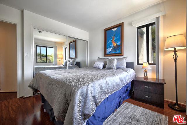 11911 Magnolia Boulevard, Valley Village CA: https://media.crmls.org/mediaz/6cf08ea3-2c87-4082-a247-bca6040799ae.jpg