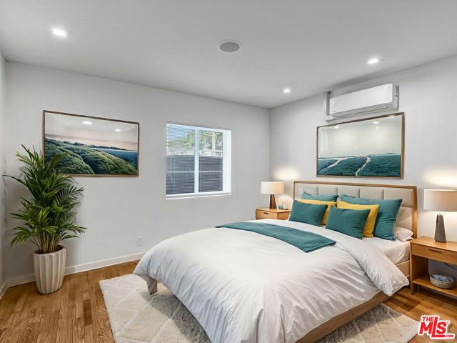 754 N Croft Avenue, Los Angeles CA: https://media.crmls.org/mediaz/6cf0cdca-6f0e-4aee-aab7-24103fb222f3.jpg