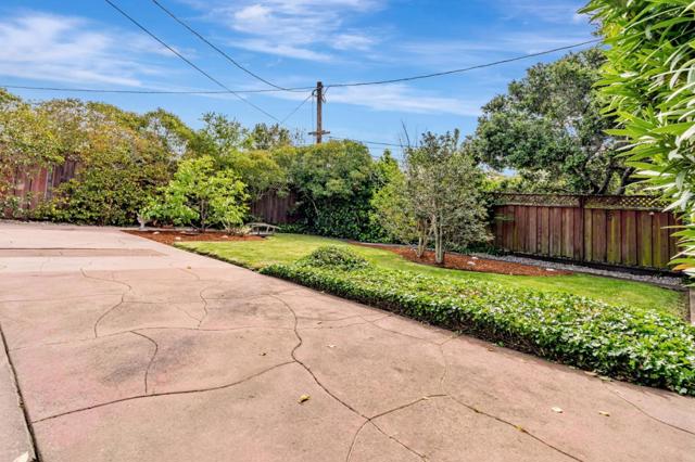 18 Queen Anne Court, Millbrae CA: https://media.crmls.org/mediaz/6cf0ea92-1528-44d0-9c19-12dbca02cb6d.jpg
