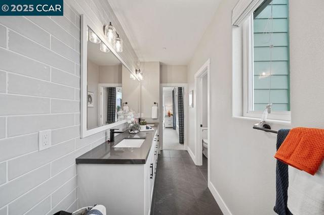 27264 Cosmo Ct, Hayward CA: https://media.crmls.org/mediaz/6cf1a87f-3e2a-4caf-89a0-9853cdbecfed.jpg