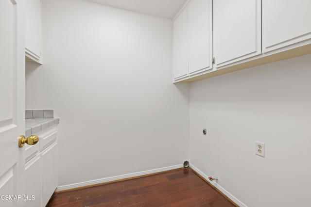 287 Golden Fern Court, Simi Valley CA: https://media.crmls.org/mediaz/6cf2989e-3371-41d2-9b44-3b521b0d8245.jpg