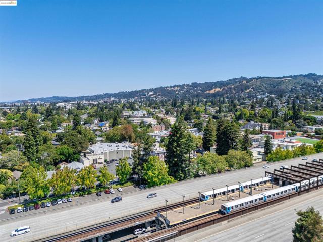 5687 Miles Ave, Oakland CA: https://media.crmls.org/mediaz/6cf2ce32-40ad-4d68-902f-52a7fee25257.jpg