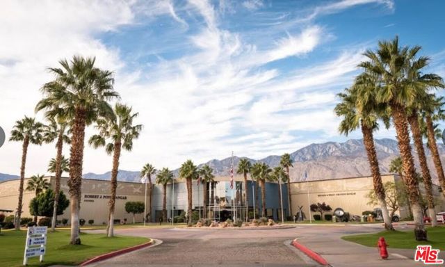 60 La Ronda Drive, Rancho Mirage CA: https://media.crmls.org/mediaz/6cf2f203-d425-48ad-a7dc-9f1dbae1ae34.jpg