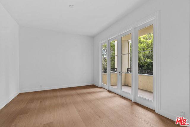10118 Empyrean Way, Los Angeles CA: https://media.crmls.org/mediaz/6cf3ceb4-0c9c-4524-8591-5ab31832479d.jpg