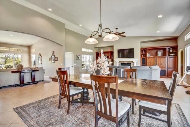 525 Heatherwood Estates Drive, Hollister CA: https://media.crmls.org/mediaz/6cf48c84-71f1-4ad0-a98a-4e0715927d75.jpg
