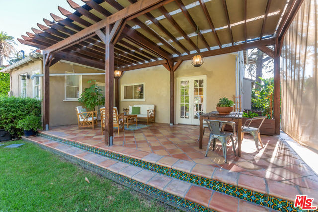 1709 Buckingham Road, Los Angeles CA: https://media.crmls.org/mediaz/6cf4e46f-f5e0-477d-bd47-86134c684adf.jpg