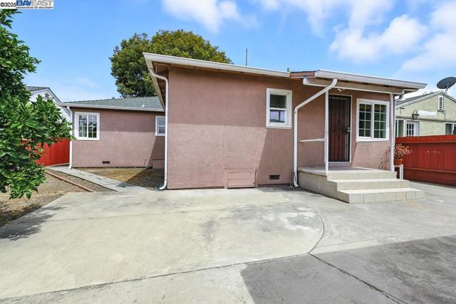 825 Billings Blvd, San Leandro CA: https://media.crmls.org/mediaz/6cf4ea53-43e4-4527-95be-4c8cfc05a1c3.jpg