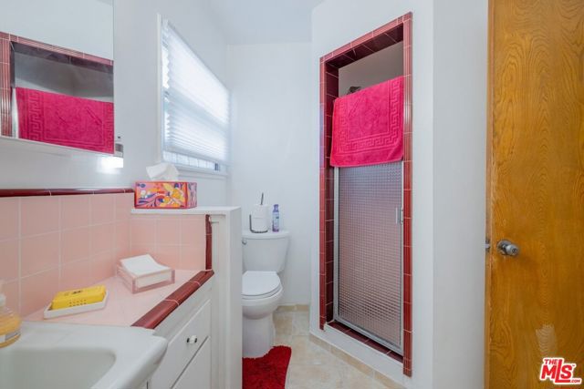10725 S 8th Avenue, Inglewood CA: https://media.crmls.org/mediaz/6cf4f893-4c6c-44d4-aa18-c37409cddb03.jpg