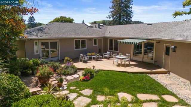1902 Joseph Dr, Moraga CA: https://media.crmls.org/mediaz/6cf56a1a-2c9f-4285-9549-b44356cf22fa.jpg