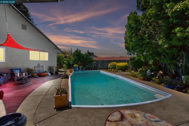2173 Madrone Dr, Fairfield CA: https://media.crmls.org/mediaz/6cf781f0-d80f-4821-a9e2-1238428cee5e.jpg