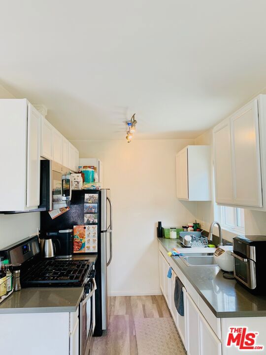 5511 Smiley Drive, Los Angeles CA: https://media.crmls.org/mediaz/6cf78bd8-0300-4165-8680-c978c18e4f3b.jpg
