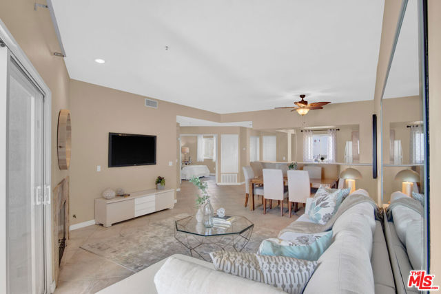 200 Pacific Coast Highway, Huntington Beach CA: https://media.crmls.org/mediaz/6cf7c70e-6cd0-4537-8b5e-c7e6d9f5546c.jpg