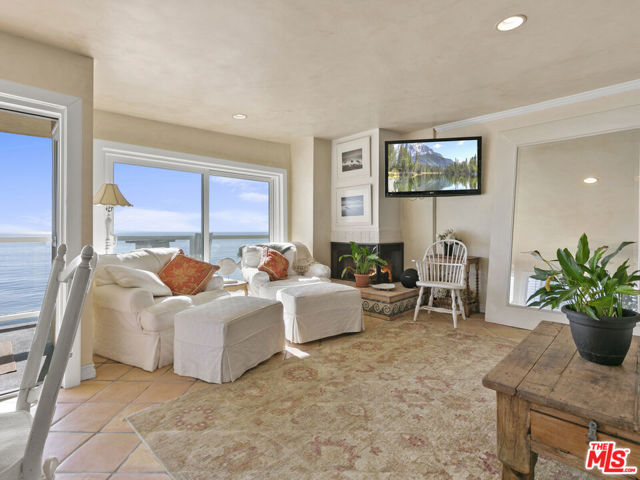 22626 Pacific Coast Highway, Malibu CA: https://media.crmls.org/mediaz/6cf84e53-722c-47af-bc18-ebd8977abfa6.jpg