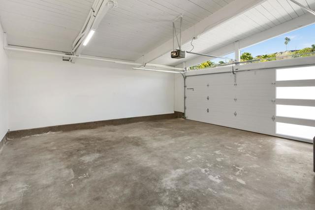 2561 Loring st, San Diego CA: https://media.crmls.org/mediaz/6cf87db1-73e8-4afb-befb-60b508d6e704.jpg