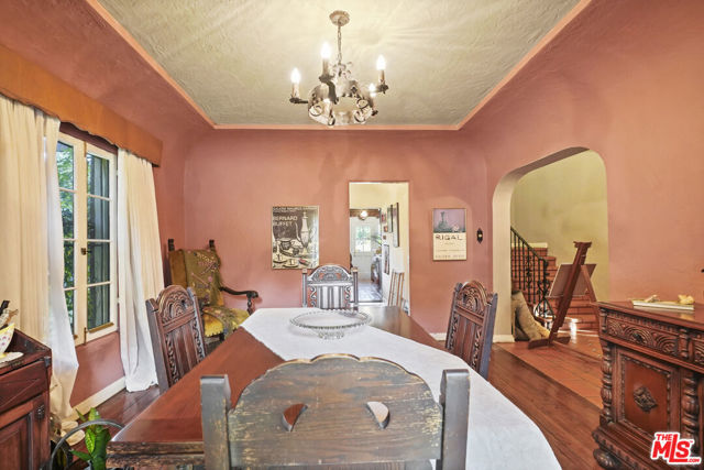 1326 Cordova Avenue, Glendale CA: https://media.crmls.org/mediaz/6cf8a3a7-a858-4dcf-9c31-0014119c85bf.jpg