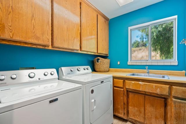 695 Hospital Road, Hollister CA: https://media.crmls.org/mediaz/6cf8a57c-04c2-47da-8404-127a62221922.jpg