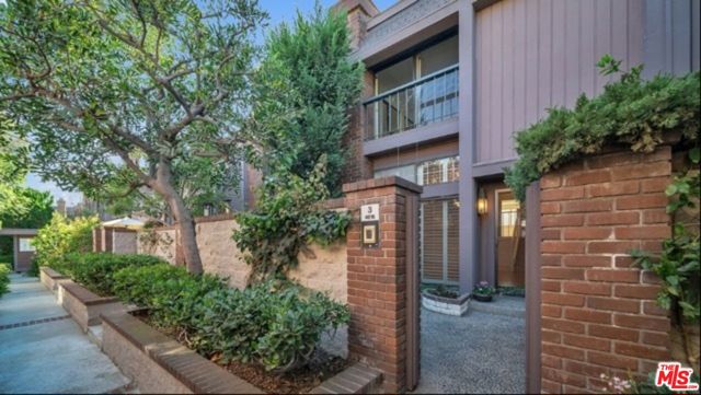 4616 Glencoe Avenue, Marina del Rey CA: https://media.crmls.org/mediaz/6cf8dea4-7d44-4b1c-947d-004ff91c796e.jpg