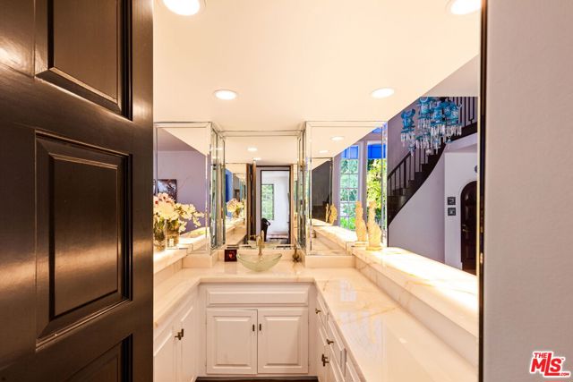 Drew Fenton | 2113 Stoney Hill Road Los Angeles CA | MLS: 7403799