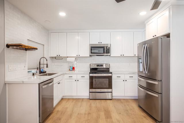 1996 Rohn Rd, Escondido CA: https://media.crmls.org/mediaz/6cf94d12-d95d-42bd-bdf6-82ad4cd8d649.jpg