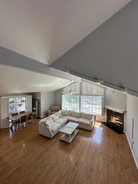 Detail Gallery Image 2 of 17 For 945 Deodar Rd, Escondido,  CA 92026 - 3 Beds | 3 Baths