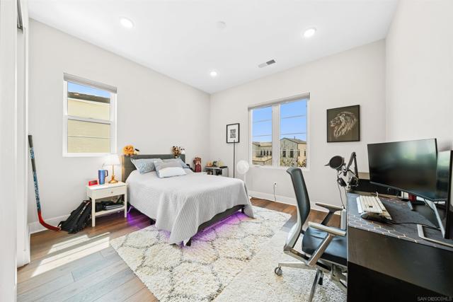 5347 Morning Sage Way, San Diego CA: https://media.crmls.org/mediaz/6cfab9e9-5e76-4927-b164-1b6e5ffb8731.jpg
