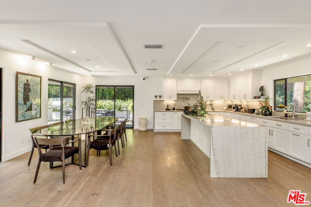811 N Norman Place, Los Angeles CA: https://media.crmls.org/mediaz/6cfae404-49bc-4d23-abd8-aa06695a5b1e.jpg