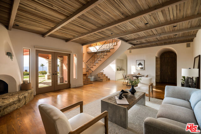 93 Laurel Drive, Rancho Palos Verdes CA: https://media.crmls.org/mediaz/6cfb7ed7-849b-4fe6-95b3-6acc3899810e.jpg
