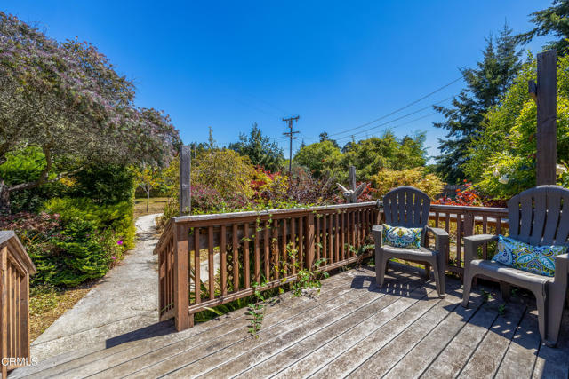 18700 Hare Creek Terrace, Fort Bragg CA: https://media.crmls.org/mediaz/6cfc028e-cba3-4475-b565-1d5126803b2f.jpg
