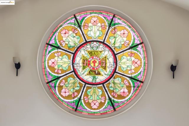 6300 Shattuck Ave, Oakland CA: https://media.crmls.org/mediaz/6cfc4624-6698-40df-8590-1b17115b9905.jpg
