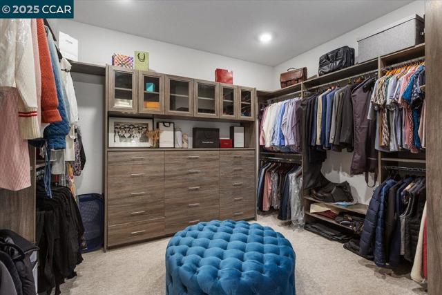 17691 Whisper Ln, Castro Valley CA: https://media.crmls.org/mediaz/6cfc907e-d6b9-4b6d-887f-be7c62c65189.jpg