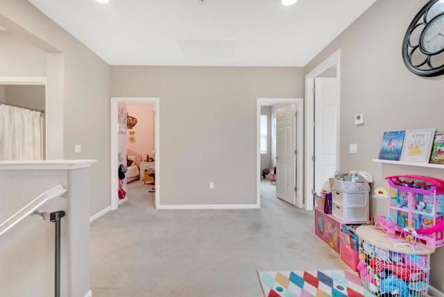 1028 Capri Way, Salinas CA: https://media.crmls.org/mediaz/6cfcd5ec-8249-4ff6-ae90-a1e4d7e4df6f.jpg