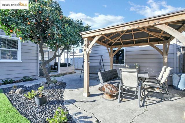 1711 D St, Antioch CA: https://media.crmls.org/mediaz/6cfd035d-c0c4-4cd7-8f2a-9e4ab300cb59.jpg