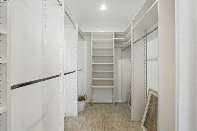 3 Commodore Dr, Emeryville CA: https://media.crmls.org/mediaz/6cfd1826-e7df-4c7e-85aa-0cc5859452bd.jpg