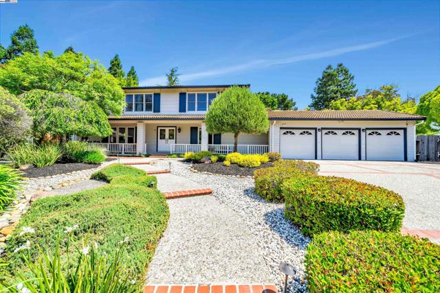 216 Salamanca Ct, San Ramon CA: https://media.crmls.org/mediaz/6cfd3ea7-0415-4007-9bcb-bb9bf3d7a0ee.jpg