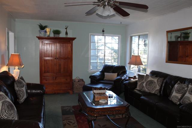 23984 SKYLAND DR, Crestline CA: https://media.crmls.org/mediaz/6cfe09a5-77cb-4457-9f87-7ddf1447aef0.jpg