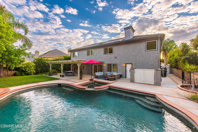 5816 Middle Crest Drive, Agoura Hills CA: https://media.crmls.org/mediaz/6cfe4975-4511-4347-9046-81b8a2a02aa8.jpg