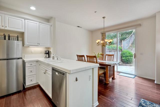 4049 Peninsula Drive, Carlsbad CA: https://media.crmls.org/mediaz/6cfe70ce-a0b8-4335-be02-77e911ce7ce5.jpg