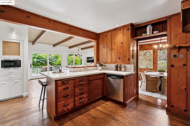 5550 Snake Road, Oakland CA: https://media.crmls.org/mediaz/6cff13de-bc7f-41e4-8ec0-9eb8524d416f.jpg