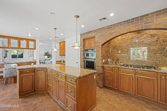 287 Golden Fern Court, Simi Valley CA: https://media.crmls.org/mediaz/6cff481e-a7bb-46ec-8815-d75d68590b52.jpg