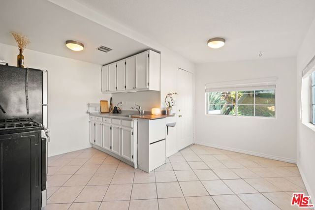 2142 Baxter Street, Los Angeles CA: https://media.crmls.org/mediaz/6cff5960-13f3-4f2f-8f3a-a3883dabbb9d.jpg