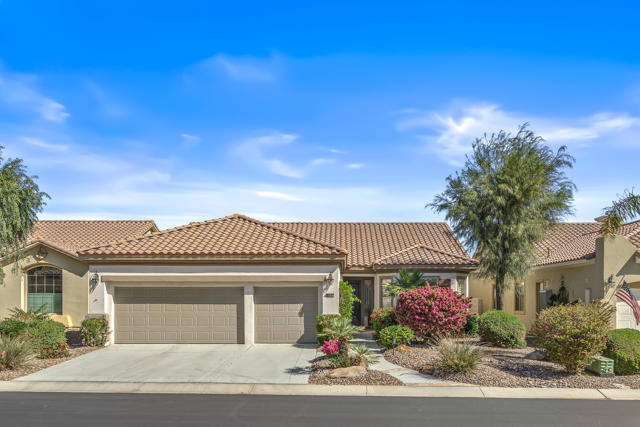 80132 Avenida Santa Olivia, Indio CA: https://media.crmls.org/mediaz/6cffb402-7cfe-4788-b634-dc4f03274d0c.jpg