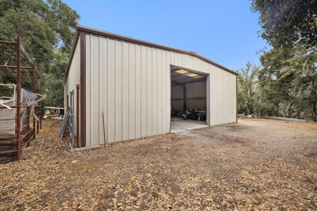 18190 Cachagua, Carmel Valley CA: https://media.crmls.org/mediaz/6d00a20d-0982-4649-aa0e-82e25cacae59.jpg