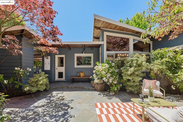 39 Norwood Ave, Kensington CA: https://media.crmls.org/mediaz/6d00cfeb-6c5d-4bd3-b0b0-78764f826961.jpg
