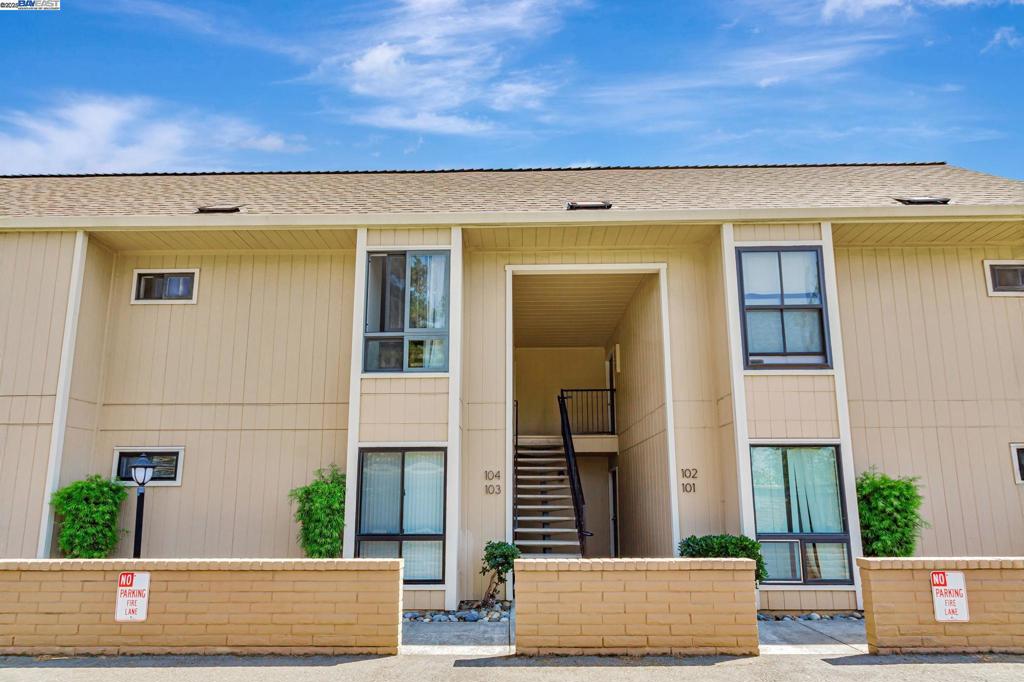 8975 Alcosta Blvd #104