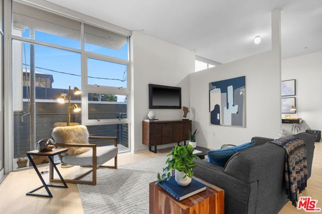 4080 Glencoe Avenue, Marina del Rey CA: https://media.crmls.org/mediaz/6d013859-7896-4f03-9a9e-34c614478283.jpg