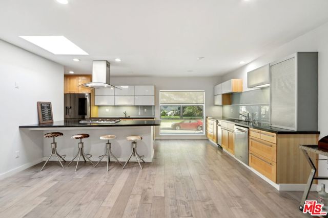 15539 Hamner Drive, Los Angeles CA: https://media.crmls.org/mediaz/6d01d6c3-7407-452a-a30b-22cb5a1714e8.jpg